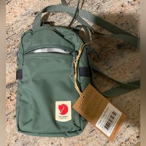 Fjallraven High Coast Pocket in Patina Green